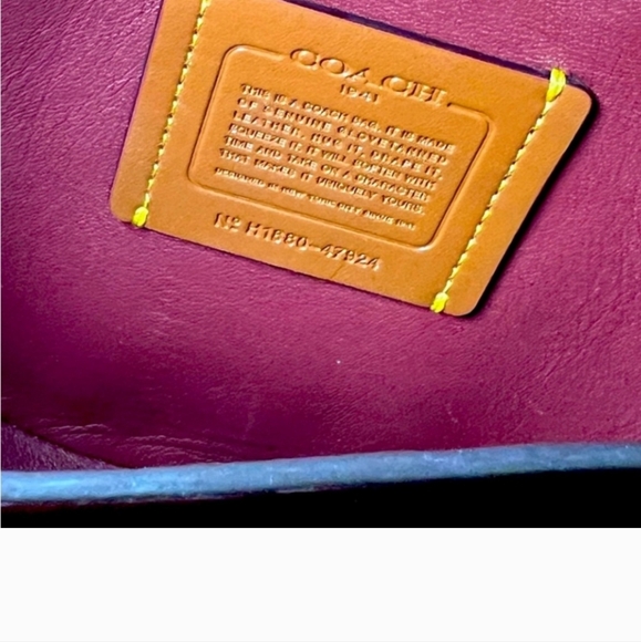 Coach, pink, glove tanned leather, with black gunmetal hardware. - Picture 5 of 13